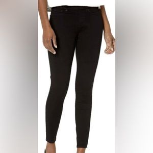 NWT Signature by Levi Strauss & Co. Women's Shaping
Pull-On Super Skinny Jeans